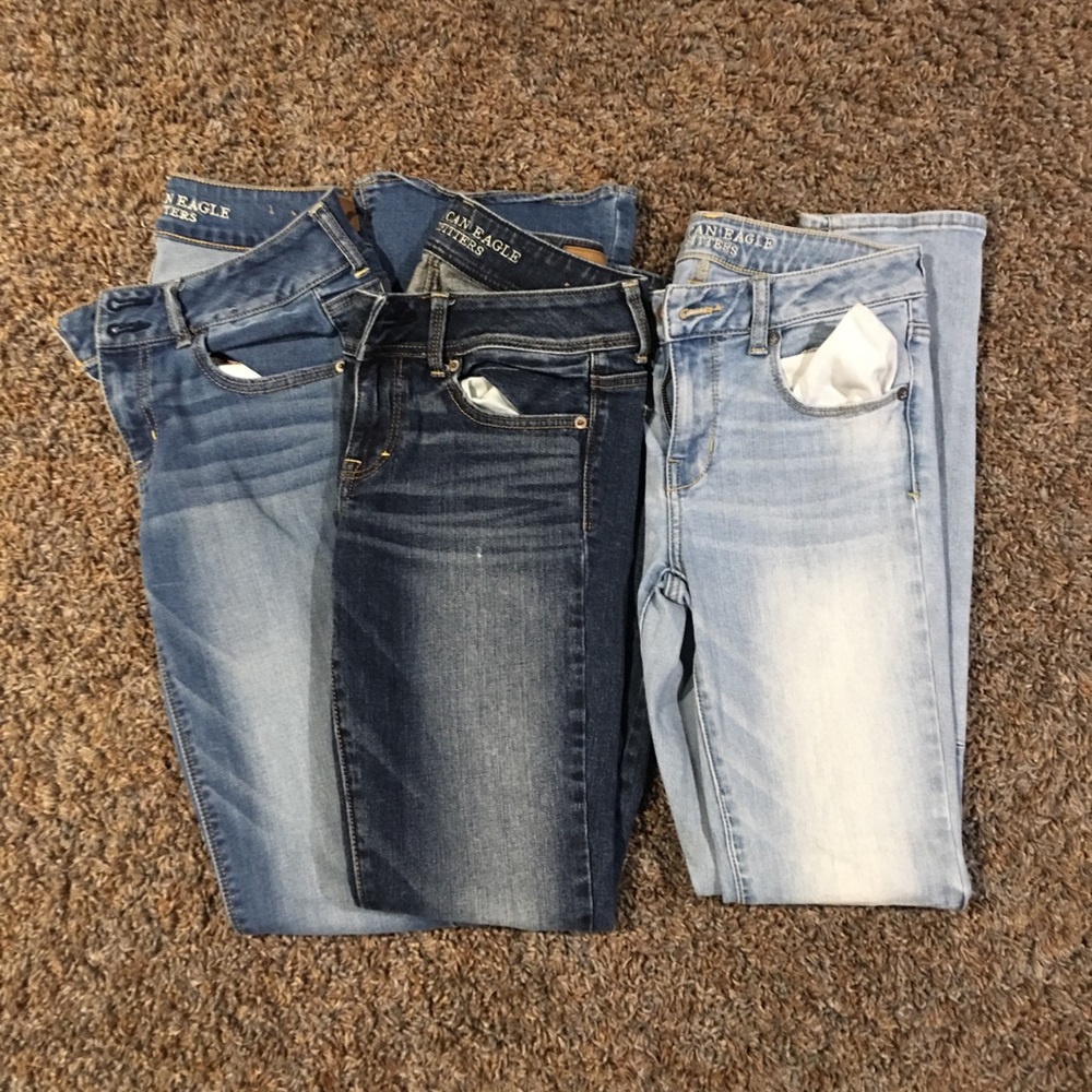 3 Pair Of Size 4 American Eagle Jeans